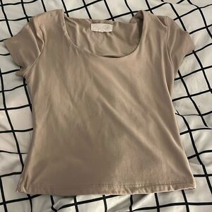 Fitted olive and oak neutral tee